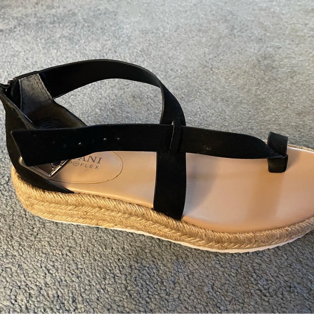 Women’s sandals never worn